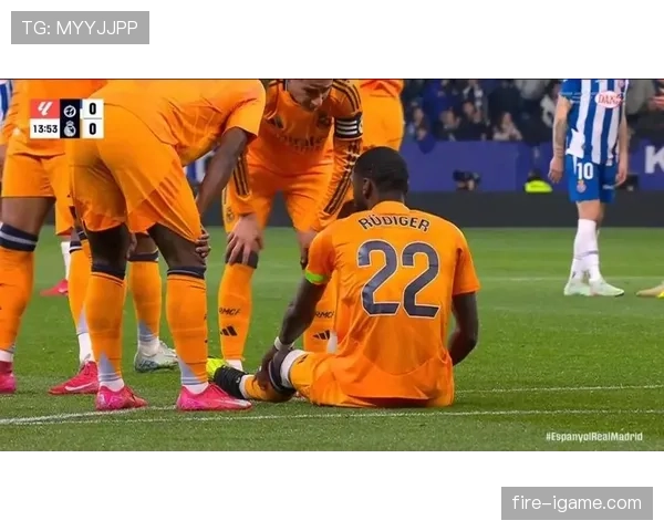 皇马防线整体结构失控,问题已逐步反映在近期防守表现中 皇马防线整体结构失控,问题已逐步反映在近期防守表现中